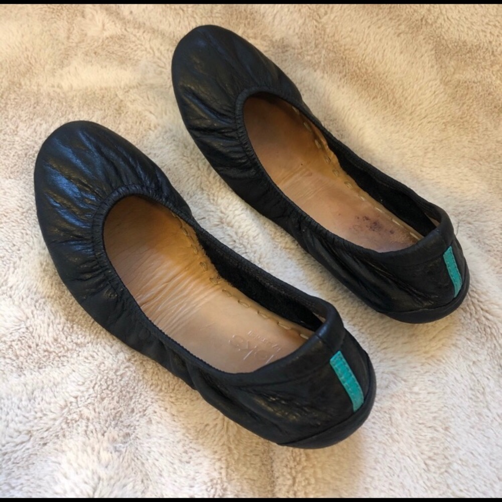 BLACK LEATHER TIEKS SIZE 7, LIGHTLY WORN,NO DAMAGE